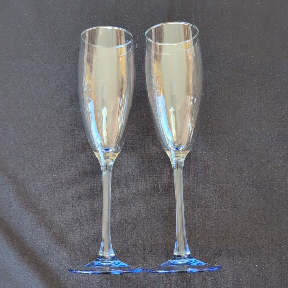Elegant Clear Blue Champagne Flutes